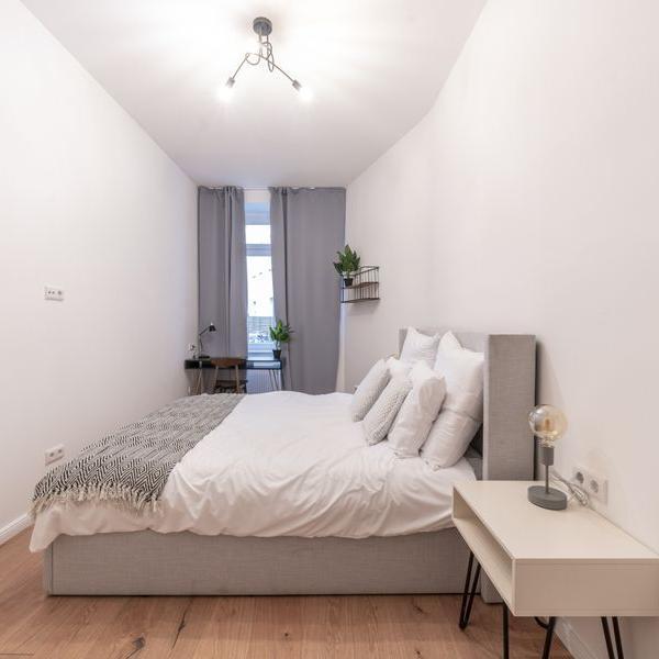 LOWEST PRICE Lake View Residence 136m Delivered LOWEST PRICE Lake View Residence 136m Delivered